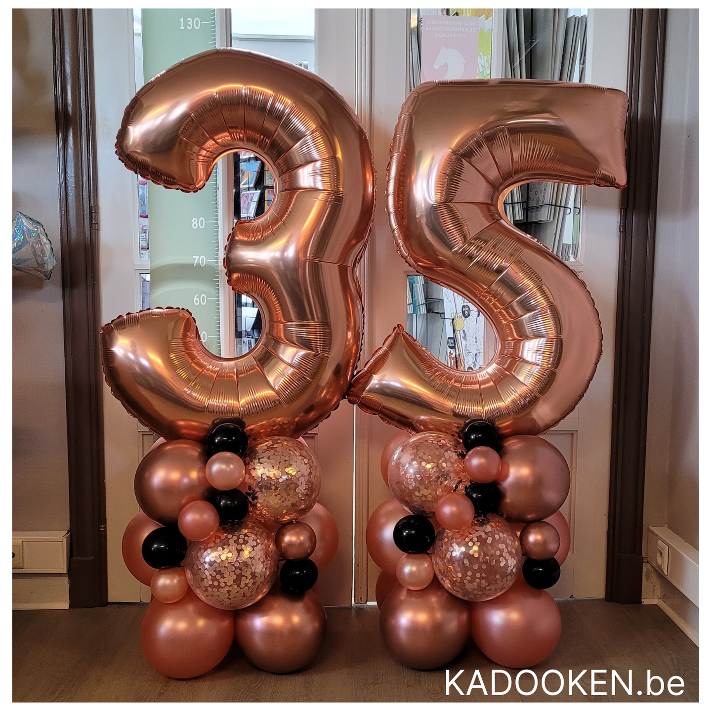 Groot foliecijfer op versierde ballonvoet - Prijs per cijfer