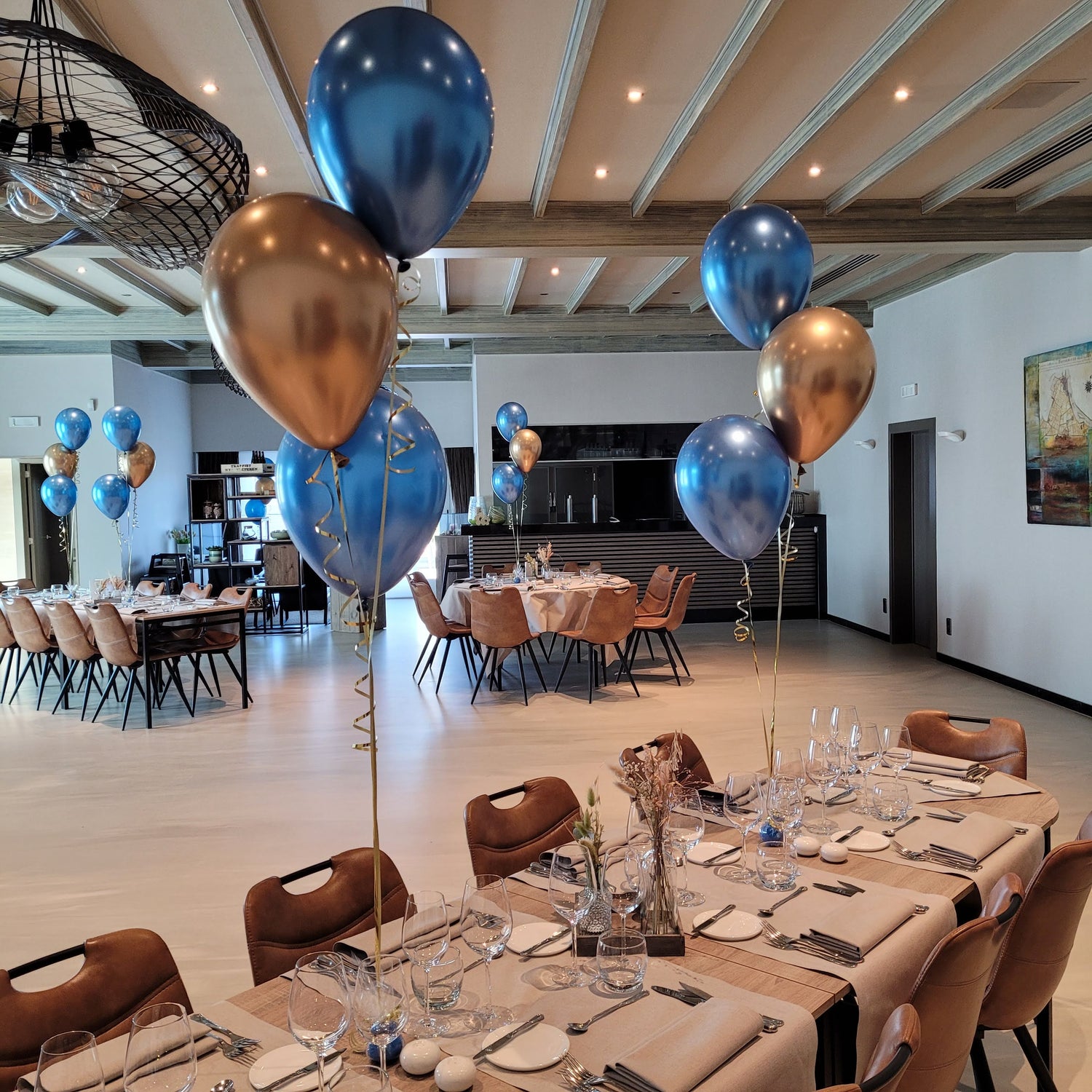 Tafelset, tafeldecoratie met heliumballon in Hof ter velden.  Zaaldecoratie, zaal versiering Dendermonde, Zele, Hamme, Lebbeke, Waasmunster, Berlare, Buggenhout, Gijzegem